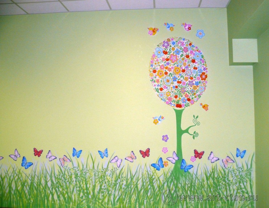 Радуга на стене в детском