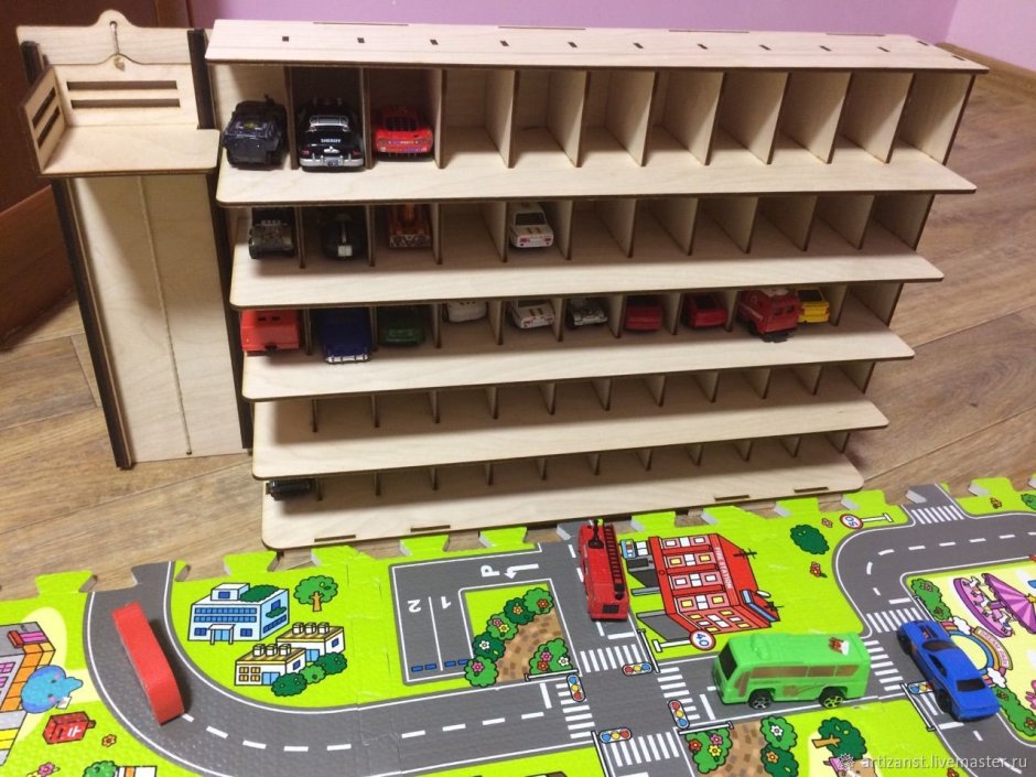 Гараж с машинками
