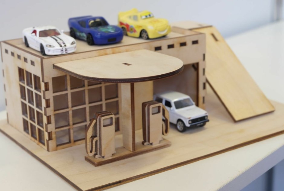 Детский гараж из фанеры