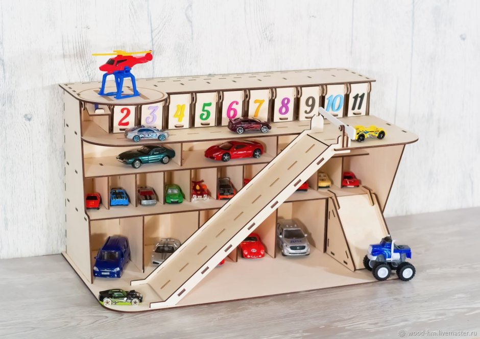 Гараж для машинок - деревянный