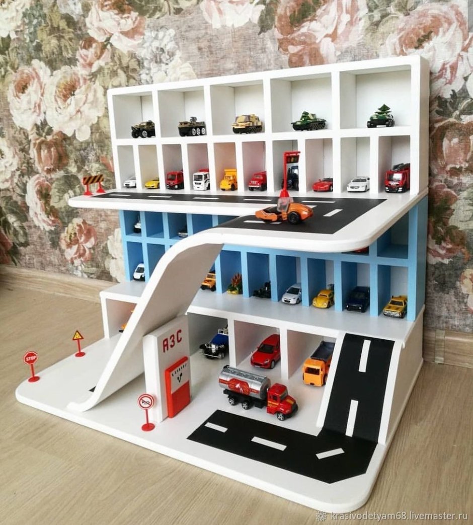 Гараж с машинками