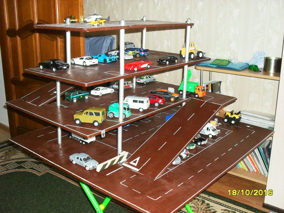 Игрушечная парковка своими руками