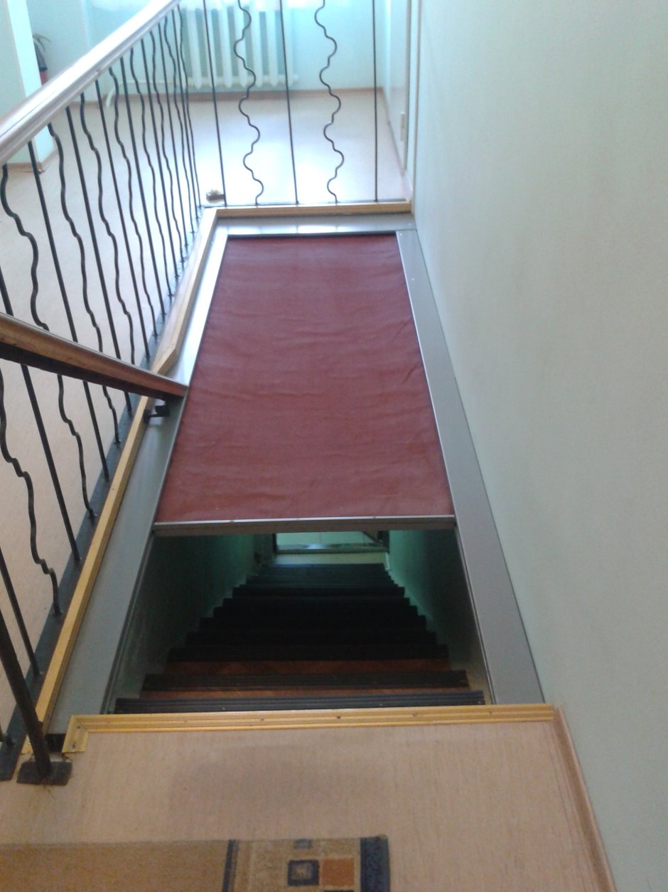 Люк на чердак на газлифтах