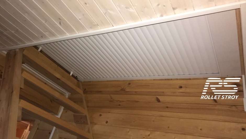 Жалюзийная шторка Рехау