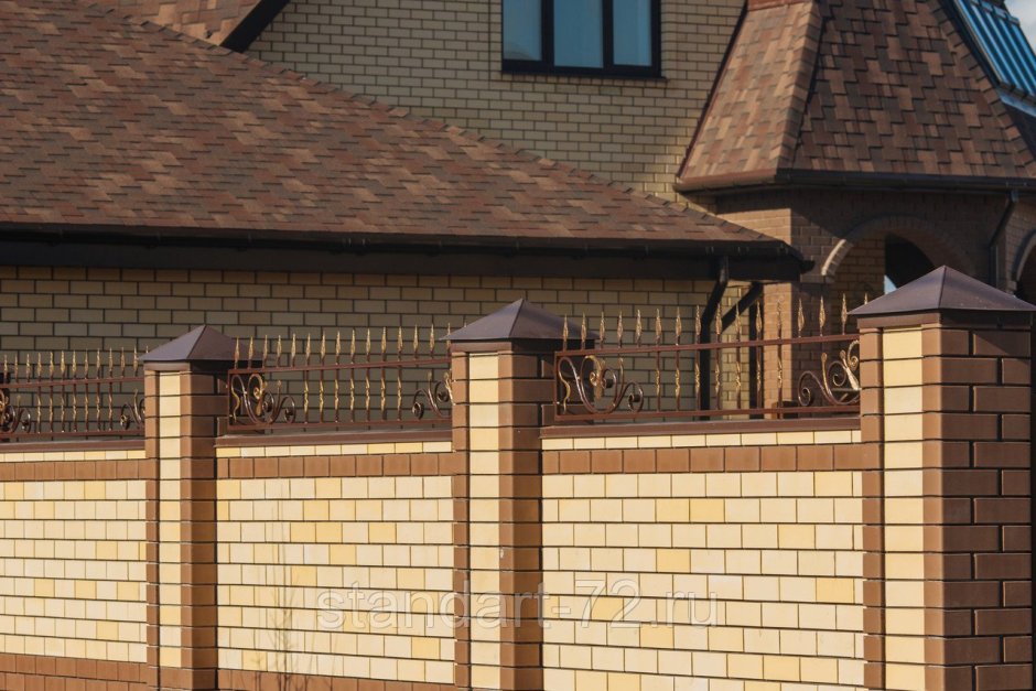 Кирпичный забор