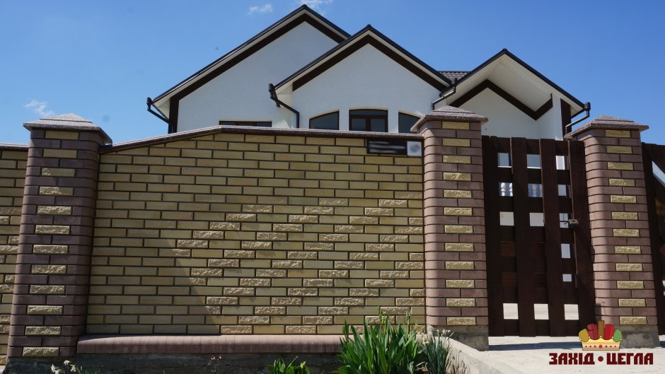 Кирпичный забор