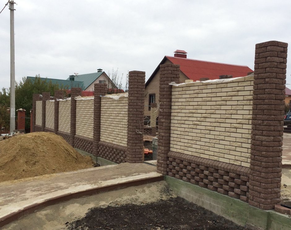 Красивые кирпичные заборы