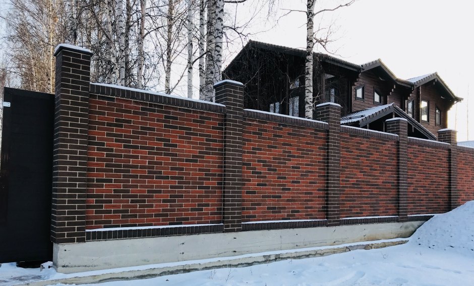 Кирпичный забор