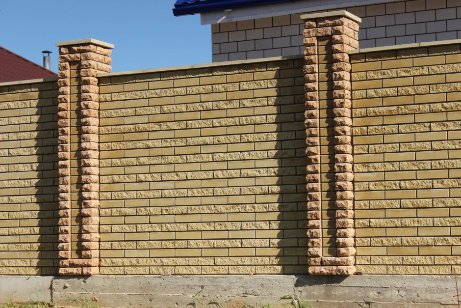 Кирпичные заборы для частного дома