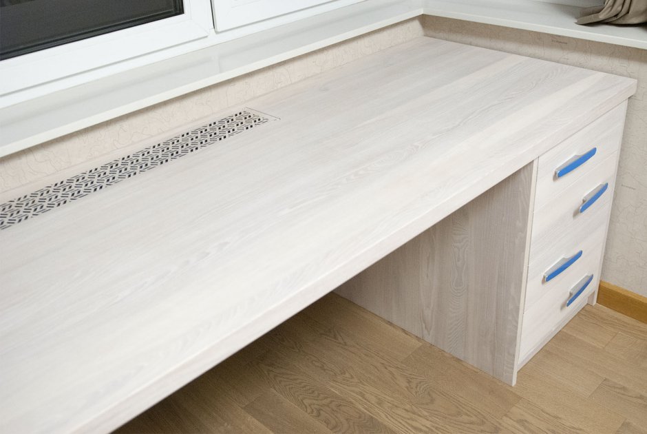 Столешница в подоконнике под письменный стол