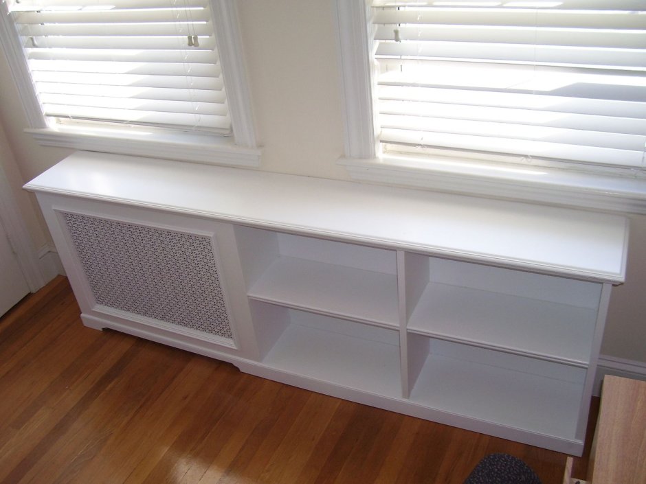 Экран для батареи с полками