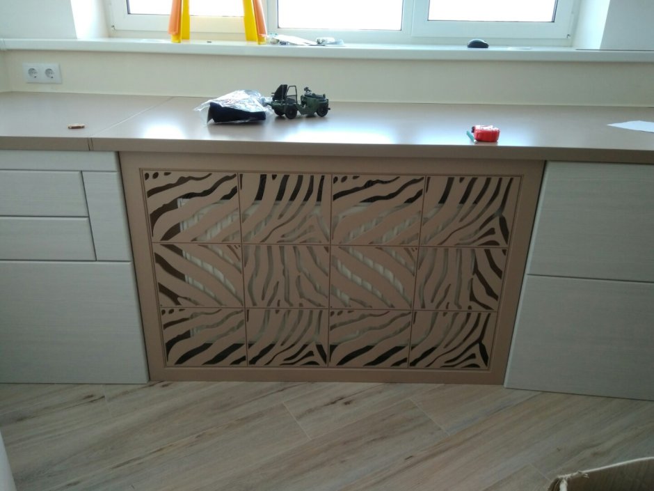 Экран для батареи из фанеры