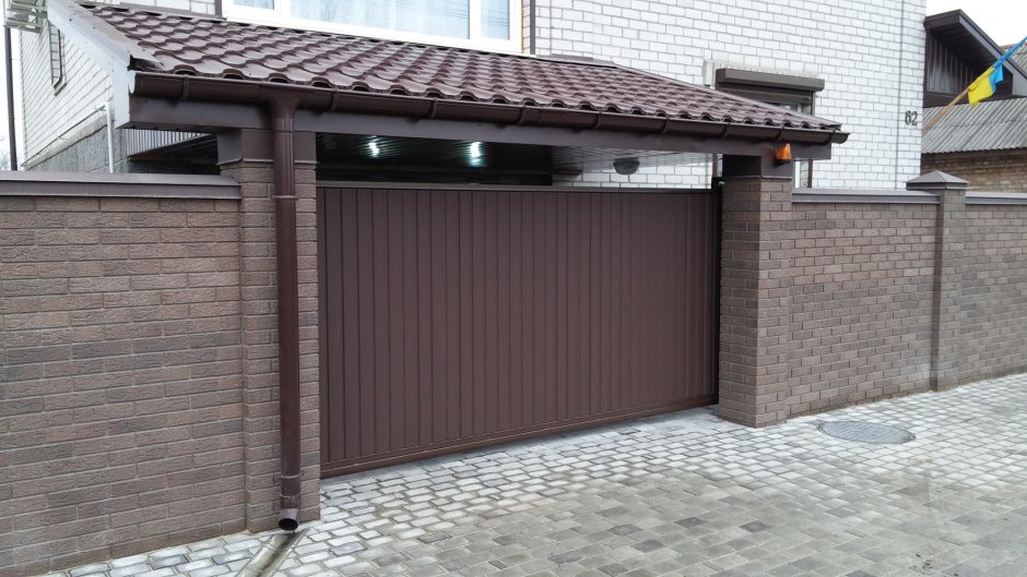 Откатные ворота под навесом