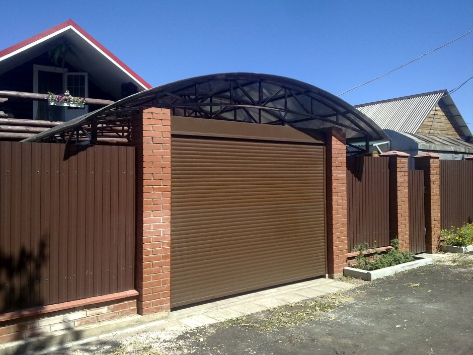 Навес для автомобиля с воротами