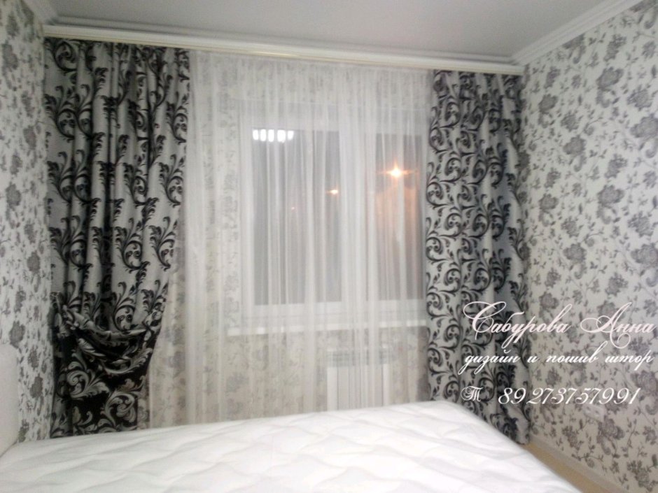 Тюль с вензелями в интерьере