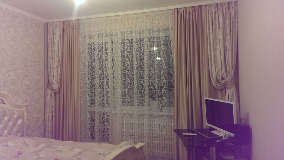 Шторы в цветочек в интерьере