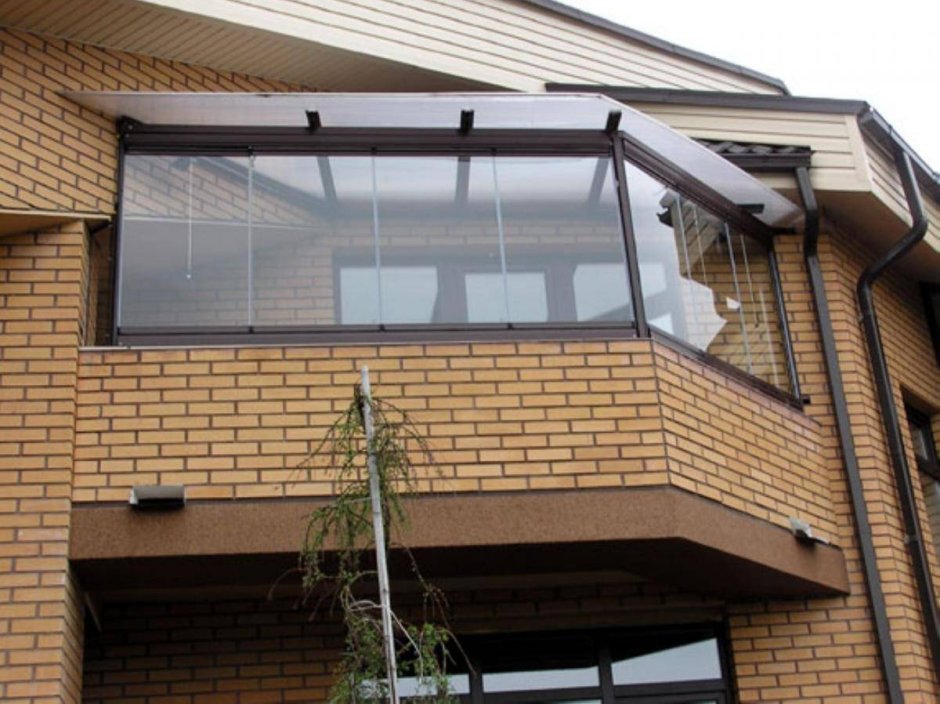 Застекленный балкон в частном доме