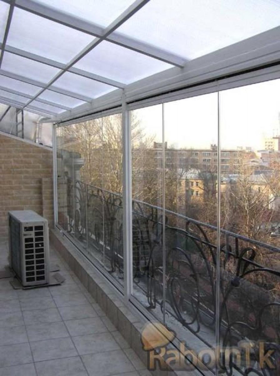 Застекленный балкон из поликарбоната