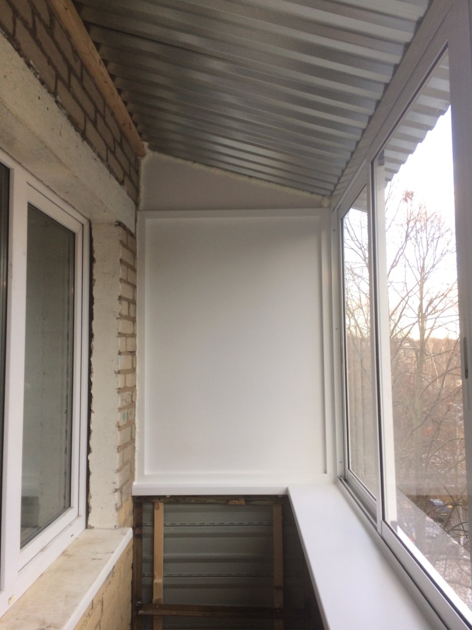 Отделка балкона поликарбонатом