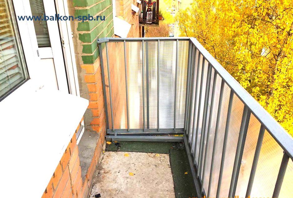 Отделка балкона поликарбонатом