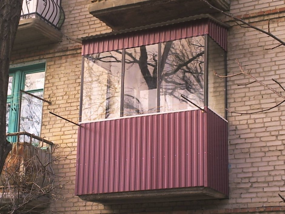 Козырек на балкон из профнастила