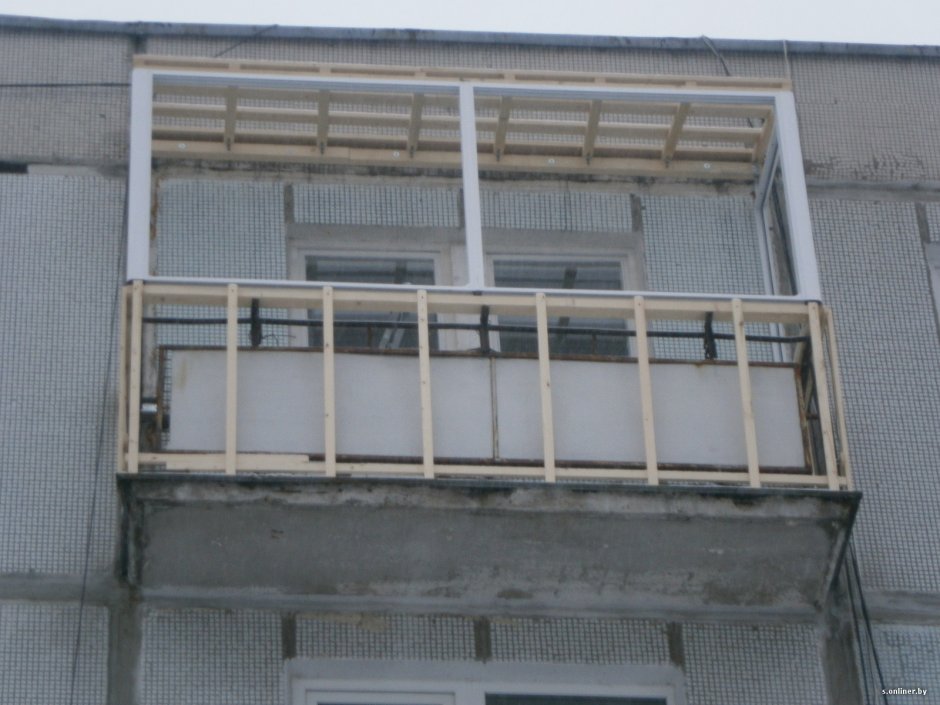 Отделка балкона поликарбонатом