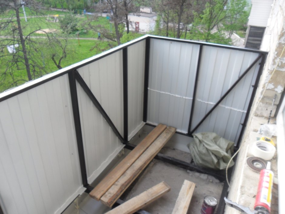 Обшивка балкона поликарбонатом