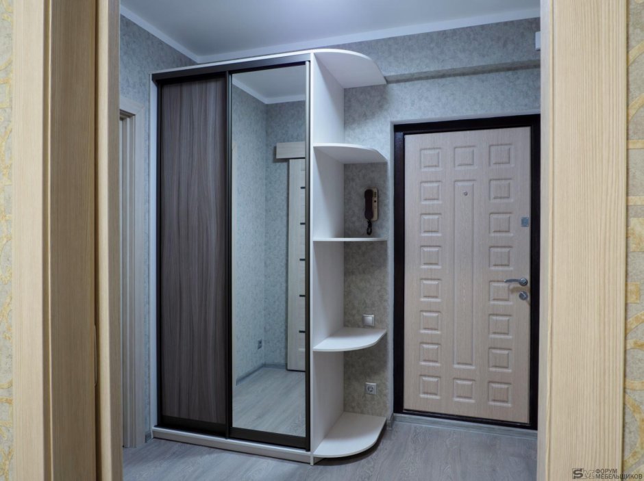 Угловой шкаф в прихожую с зеркалом