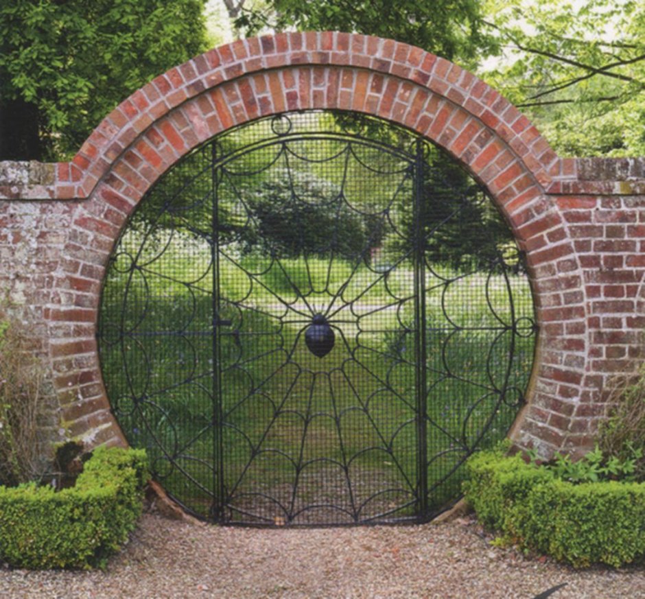 Необычные арки в саду