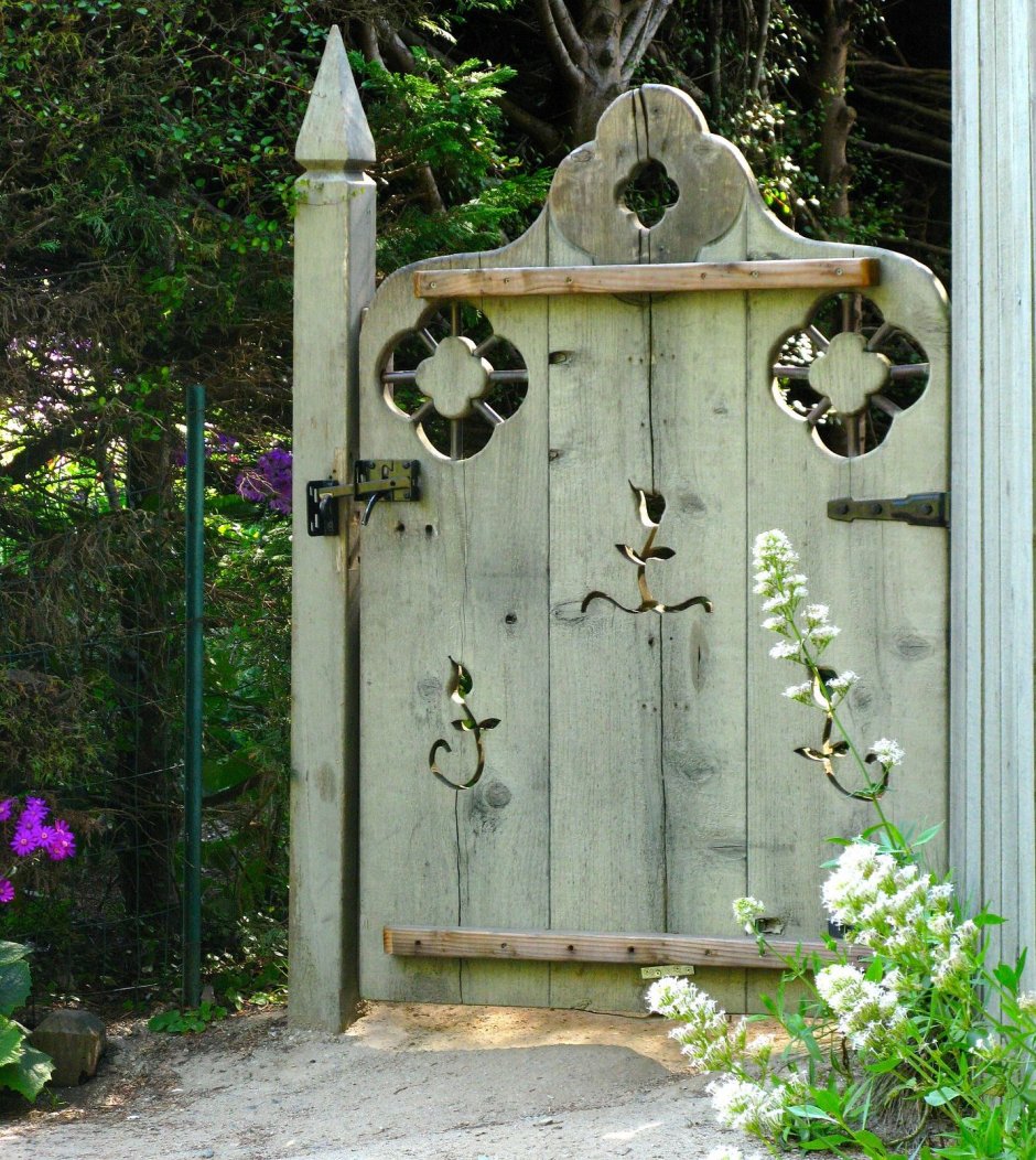Необычные деревянные калитки