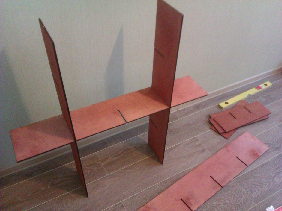 Полки из обрезков ламината