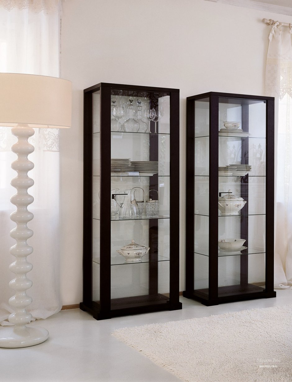 Стеклянные стенки в гостиную