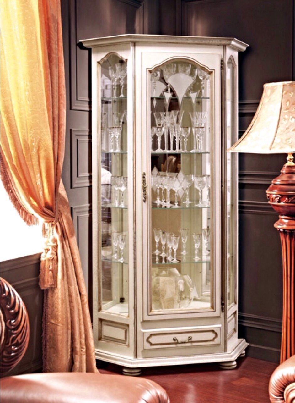 Витрина Pitti Antonelli Moravio