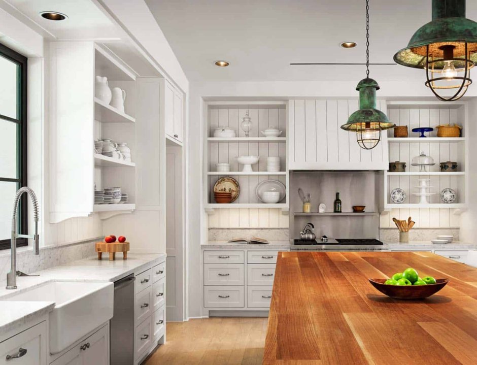 Кухня с открытыми полками