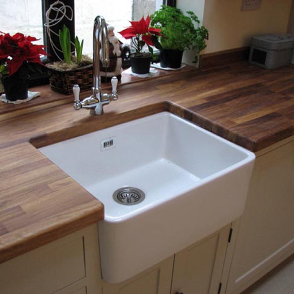 Кухонная мойка в столешнице