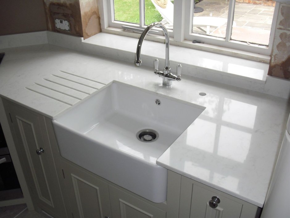 Кухонная мойка под столешницу белая