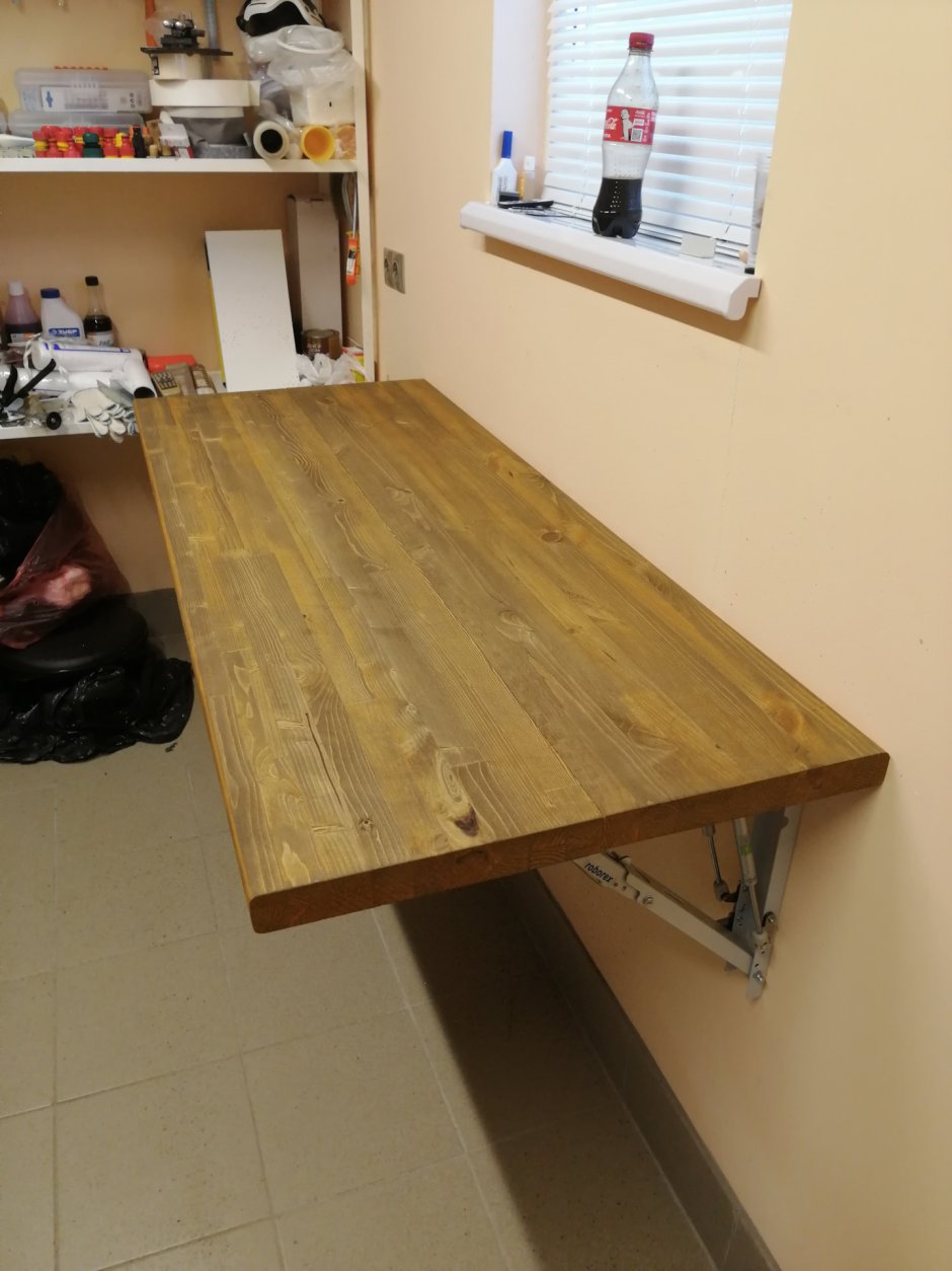 Откидной стол в гараже