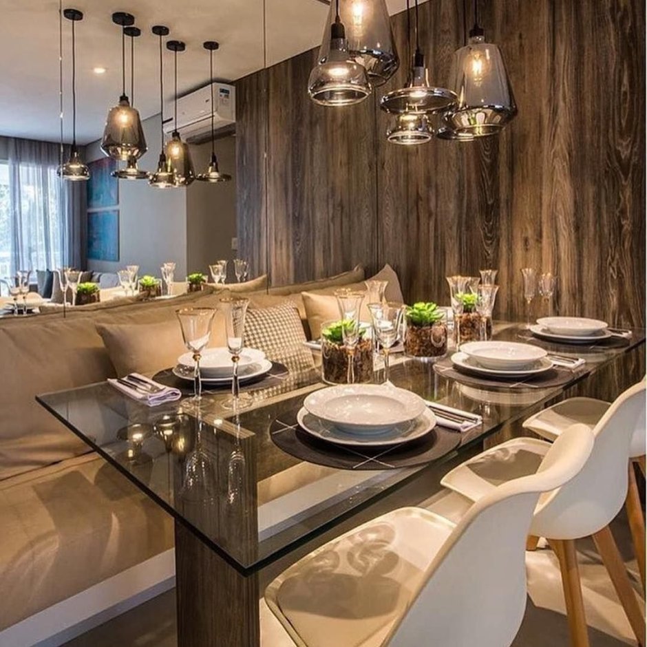 Зеркальная плитка в обеденной зоне