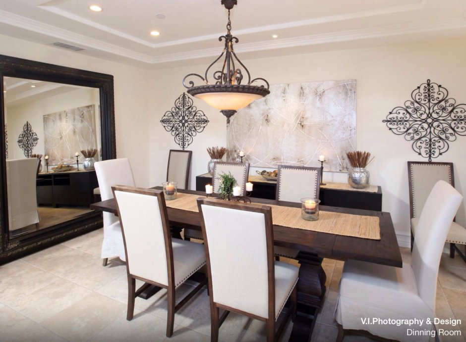 Зеркало над обеденным столом