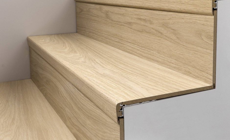 Угол внешний плинтуса ПВХ пт100