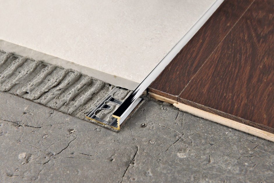 Стык ламината в дверном проеме