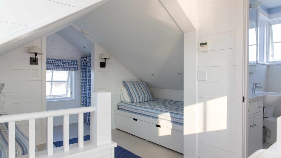 Встроенные кровати на мансарде