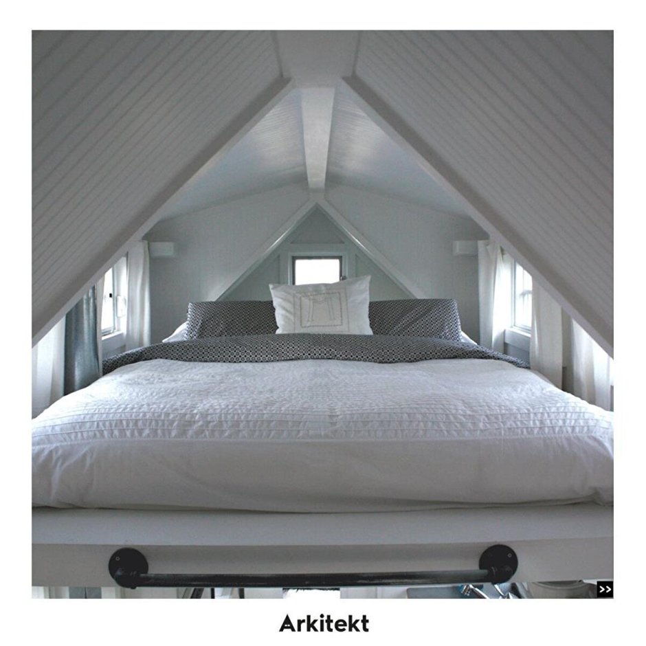 Кровать под крышей