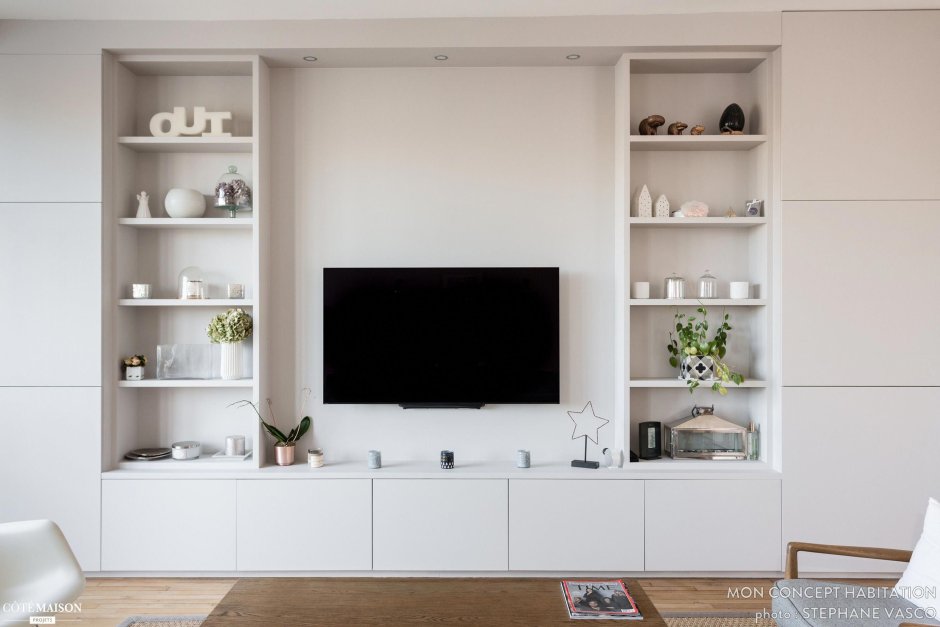 Стеллаж в гостиную белый