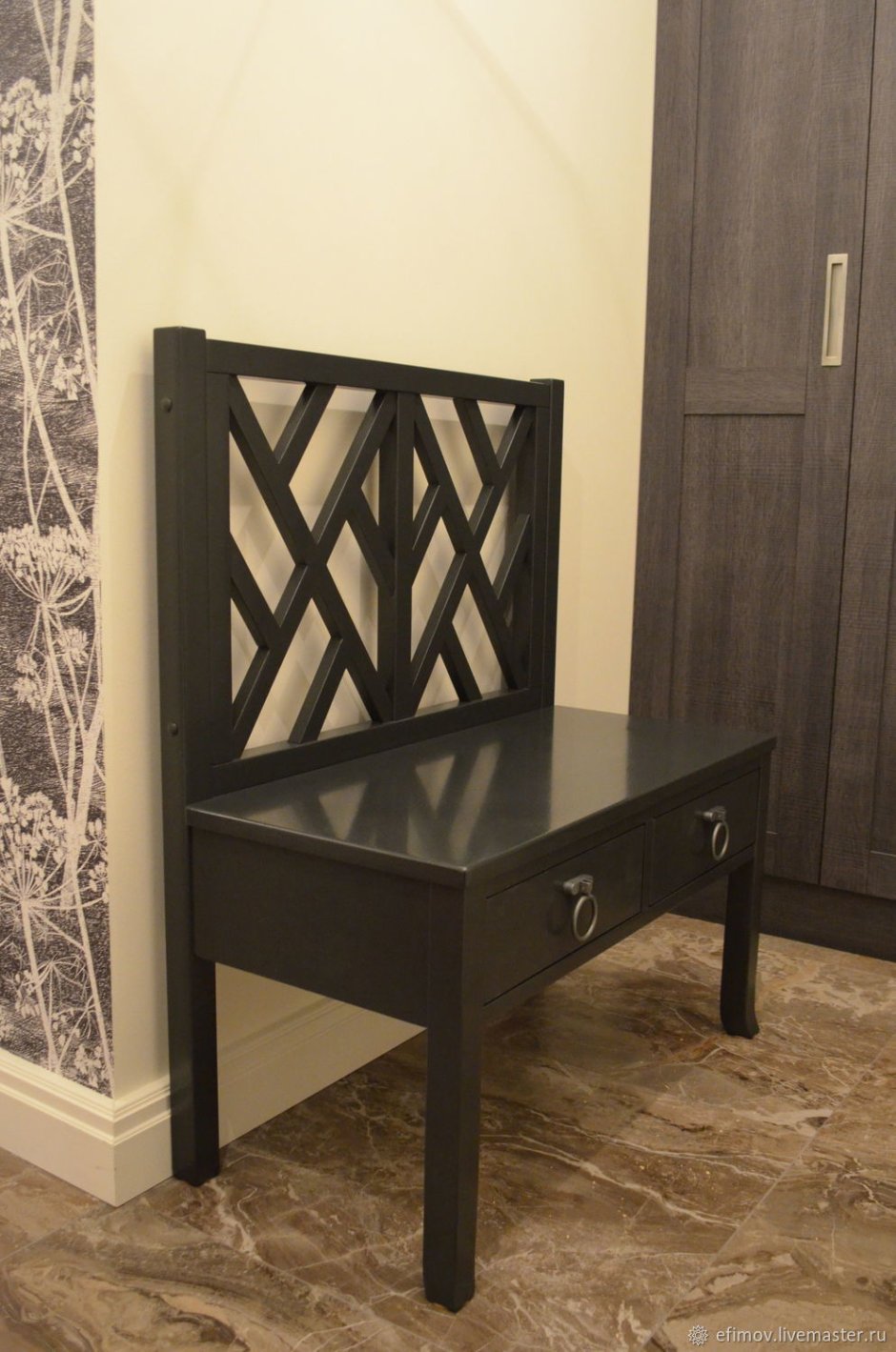 Пуф для туалетного столика