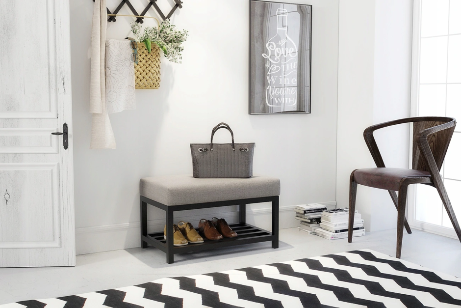 Стильный табурет в прихожую