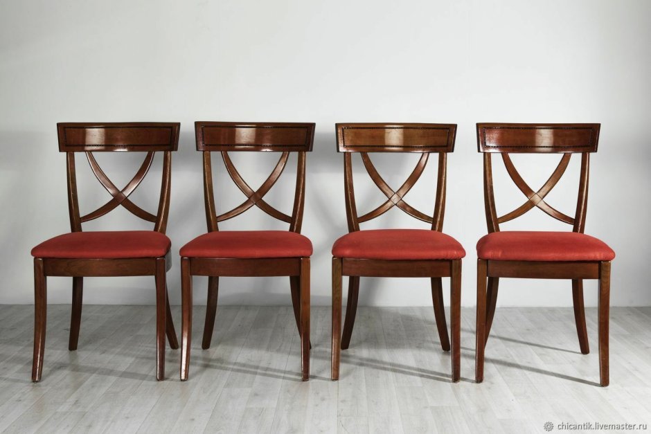 Вешалка напольная вместо стула