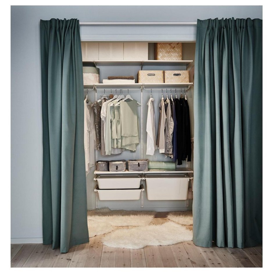 Шкаф с занавесками вместо дверей