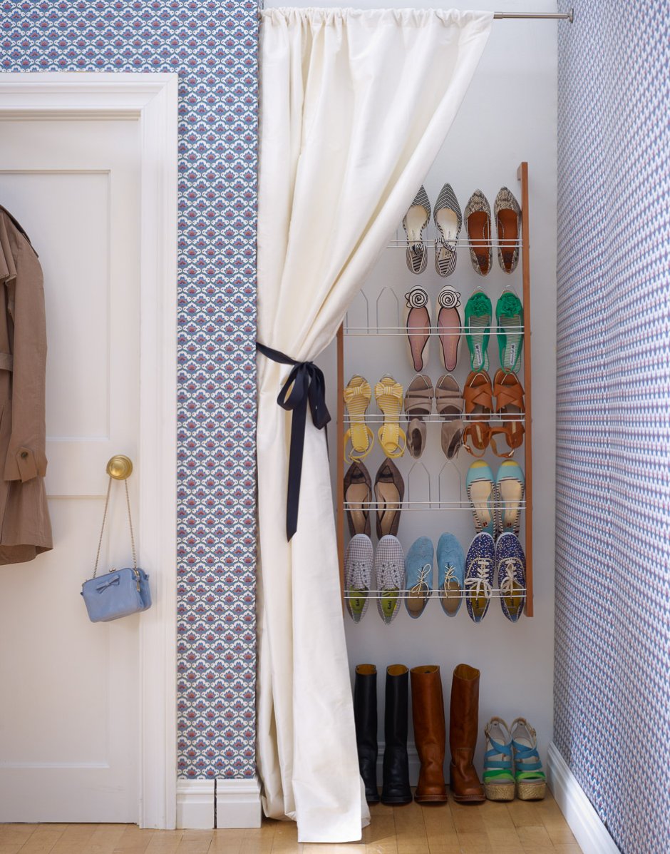 Зонирование кладовки шторами