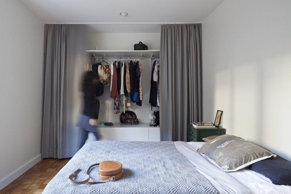 Шторка для стеллажа на балкон